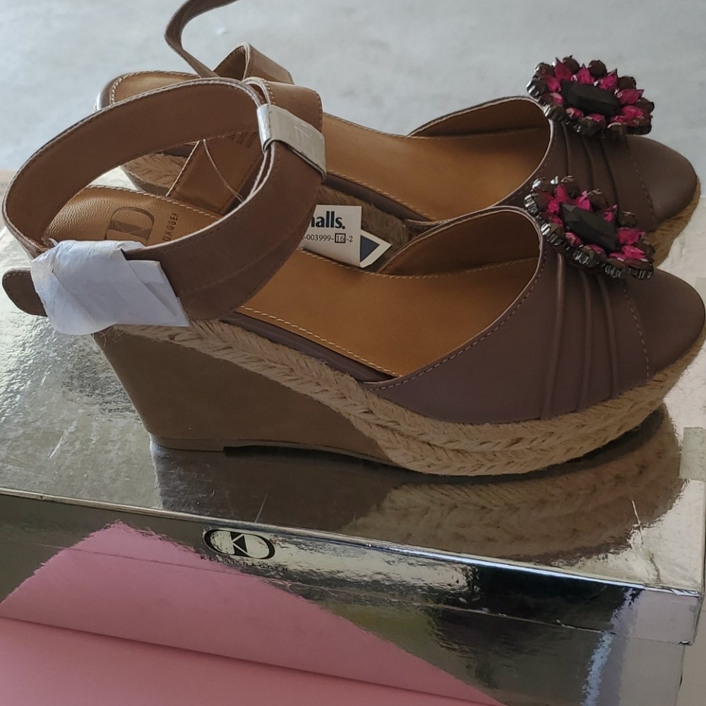 Shoes - Picture 2 of 5